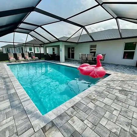Villa Cape House With Pool, Fire Pit And Private Backyard! 4 King Beds!
